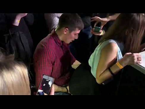 ❤️ Echter Sex in einem russischen Nachtclub. 18-jährige russische Mädchen in den Anus und Vagina gefickt in einem Nachtclub ❤❌ Quality porn bei de.credit-assorti.ru